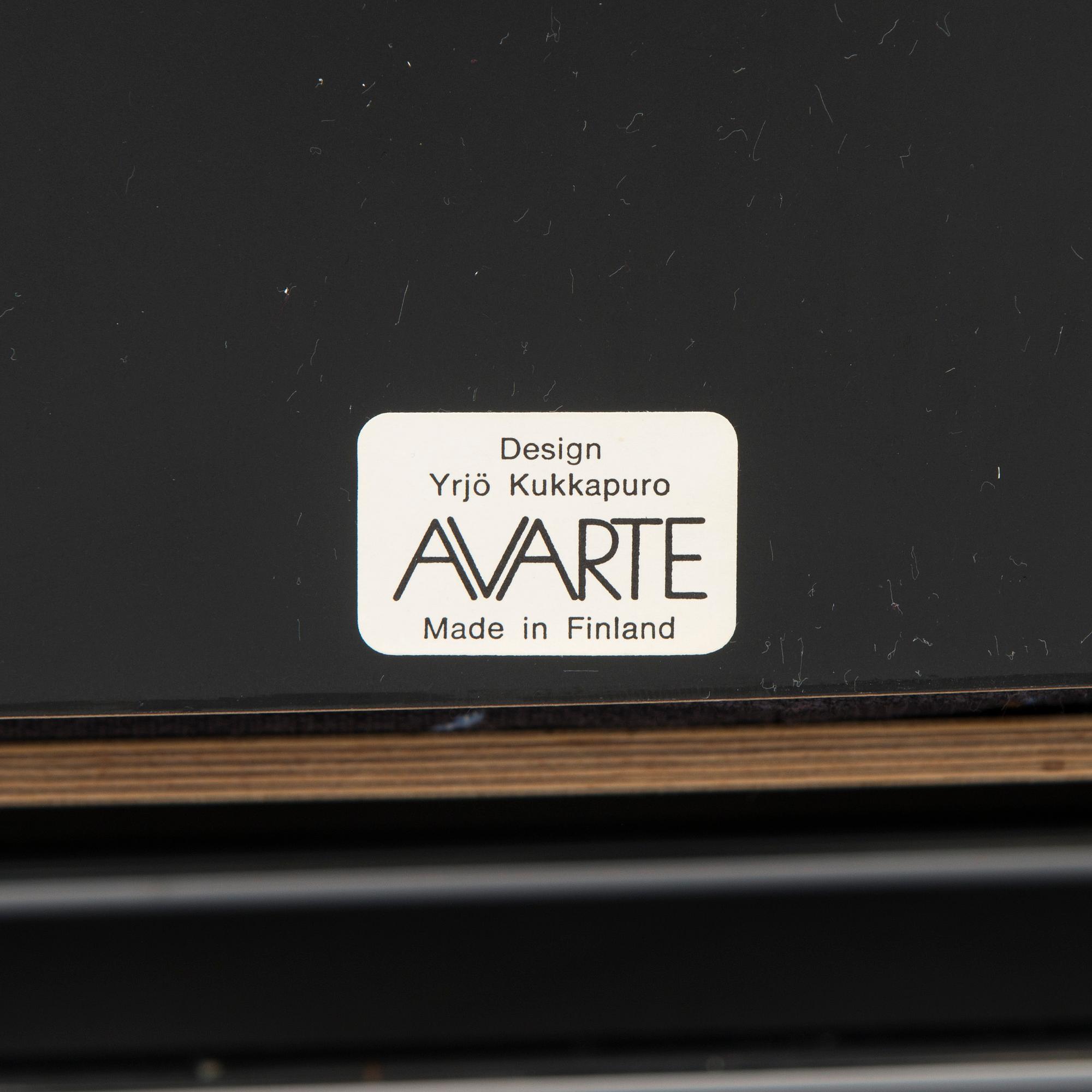 Yrjö Kukkapuro, karmstolar, 3 st, "Skaala" Avarte, 1980-tal.