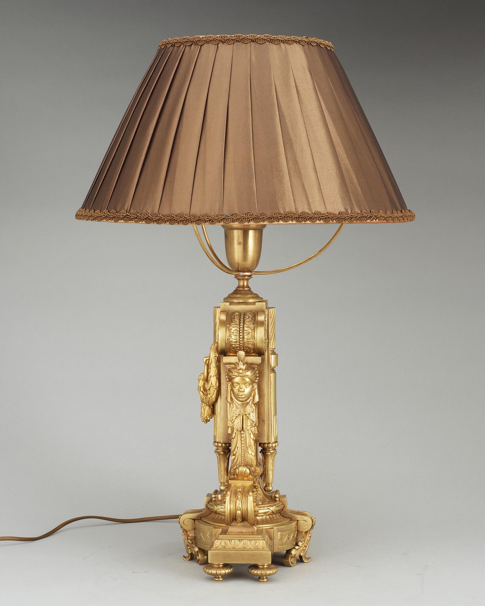 BORDSLAMPA. Frankrike, 1800-talets slut. Louis XVI-stil.
