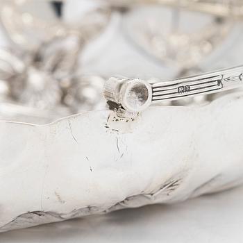 A sterling silver sweetmeat basket, W. G. Keight & Co, Birmingham 1901,