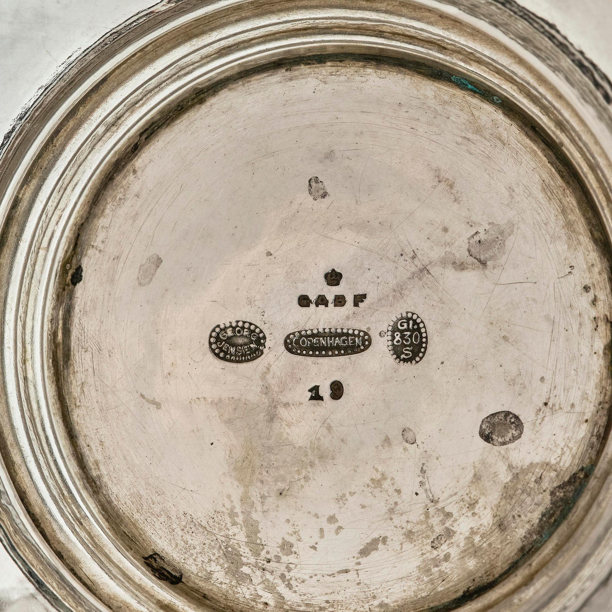 Georg Jensen, skål på fot, Köpenhamn ca 1919-21, modell 19, svenska importstämplar GABF.