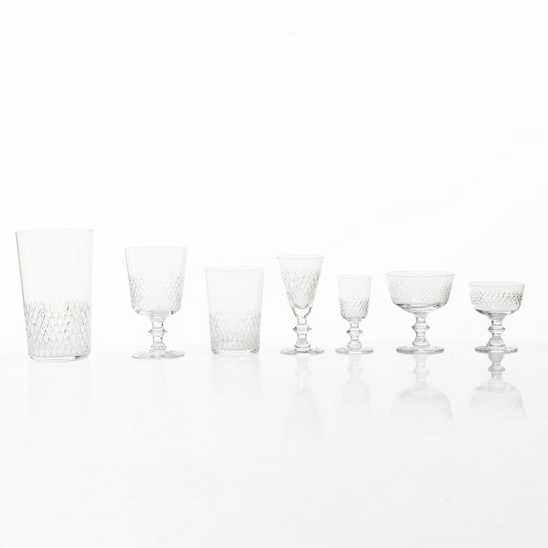 Vicke Lindstrand, a 53 pieces Swedish glass service, "Diamant", Kosta, mid 20th century.