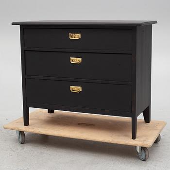 A chest of drawers, AB J.B. Colldéns Möbelaffär, Gothenburg, early 20th Century.