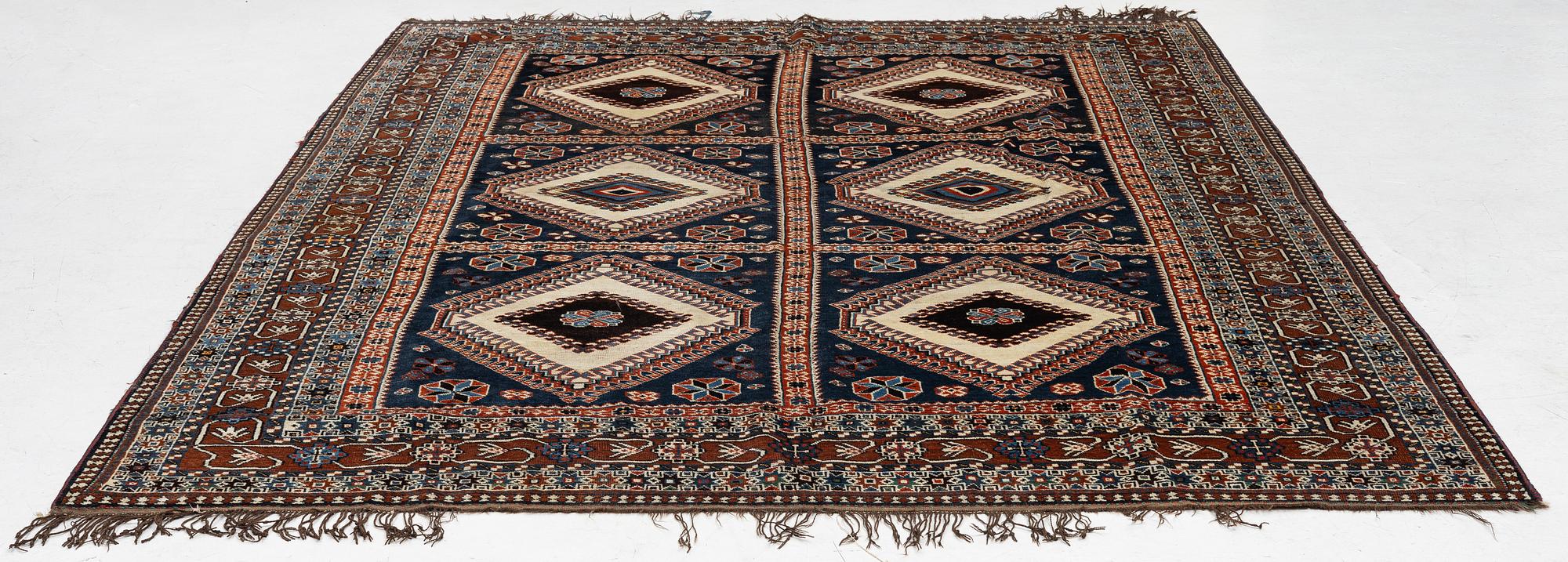 A carpet, Qashkai 'Shekarlou', approx. 310 x 227 cm.