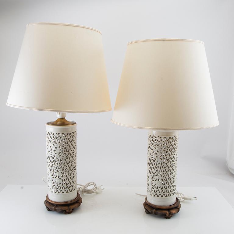 Table lamps, a pair in Chinese style, late 20th century.