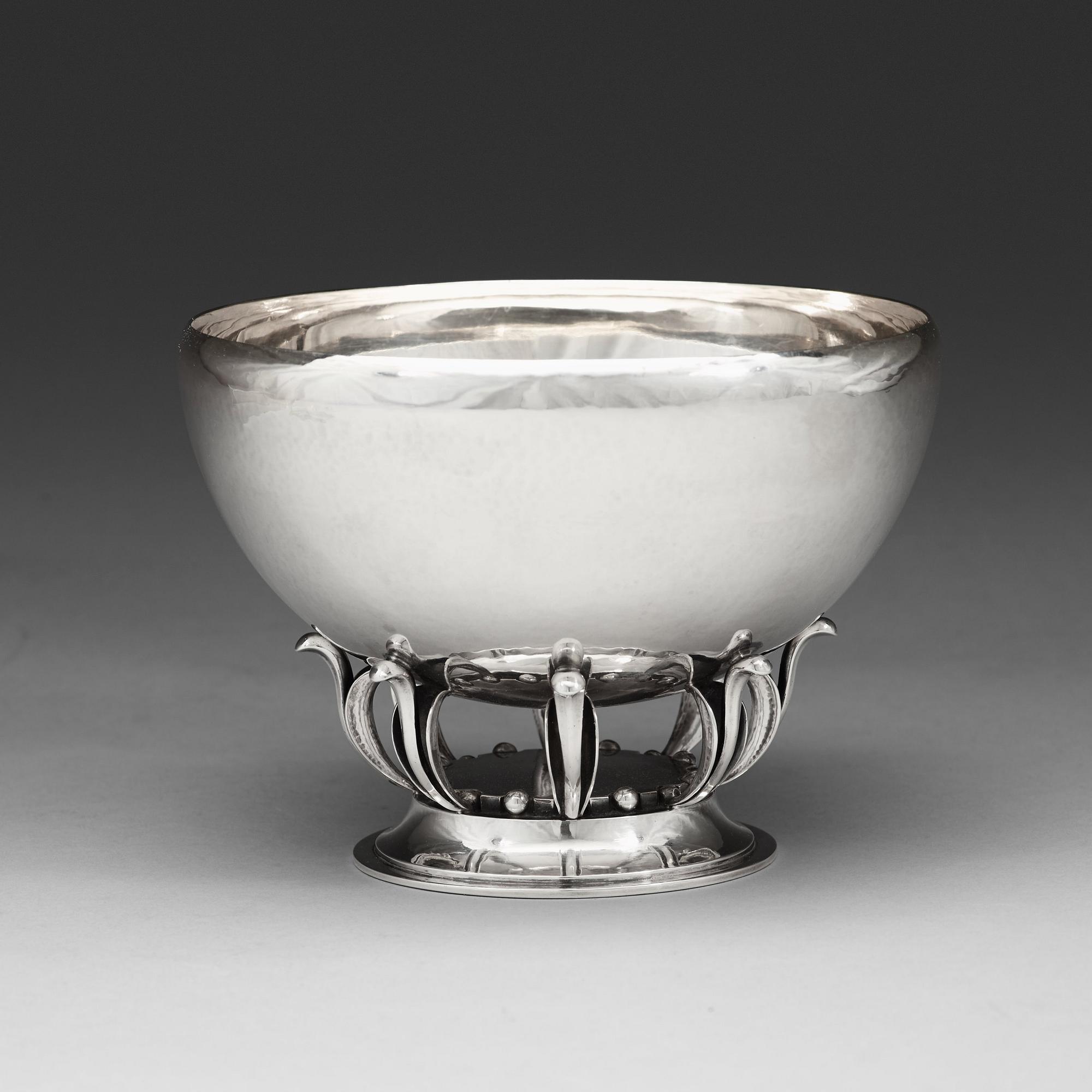 GUSTAV PEDERSEN, skål, Firma Georg Jensen, Köpenhamn 1925-32, sterling. design nr 584A.