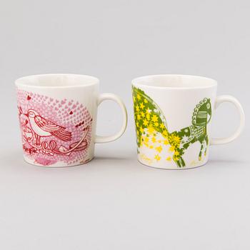 HEINI RIITAHUHTA, mukeja, 2 kpl, posliinia, "Love" ja "Happy", Arabia Finland. Signeeratut.