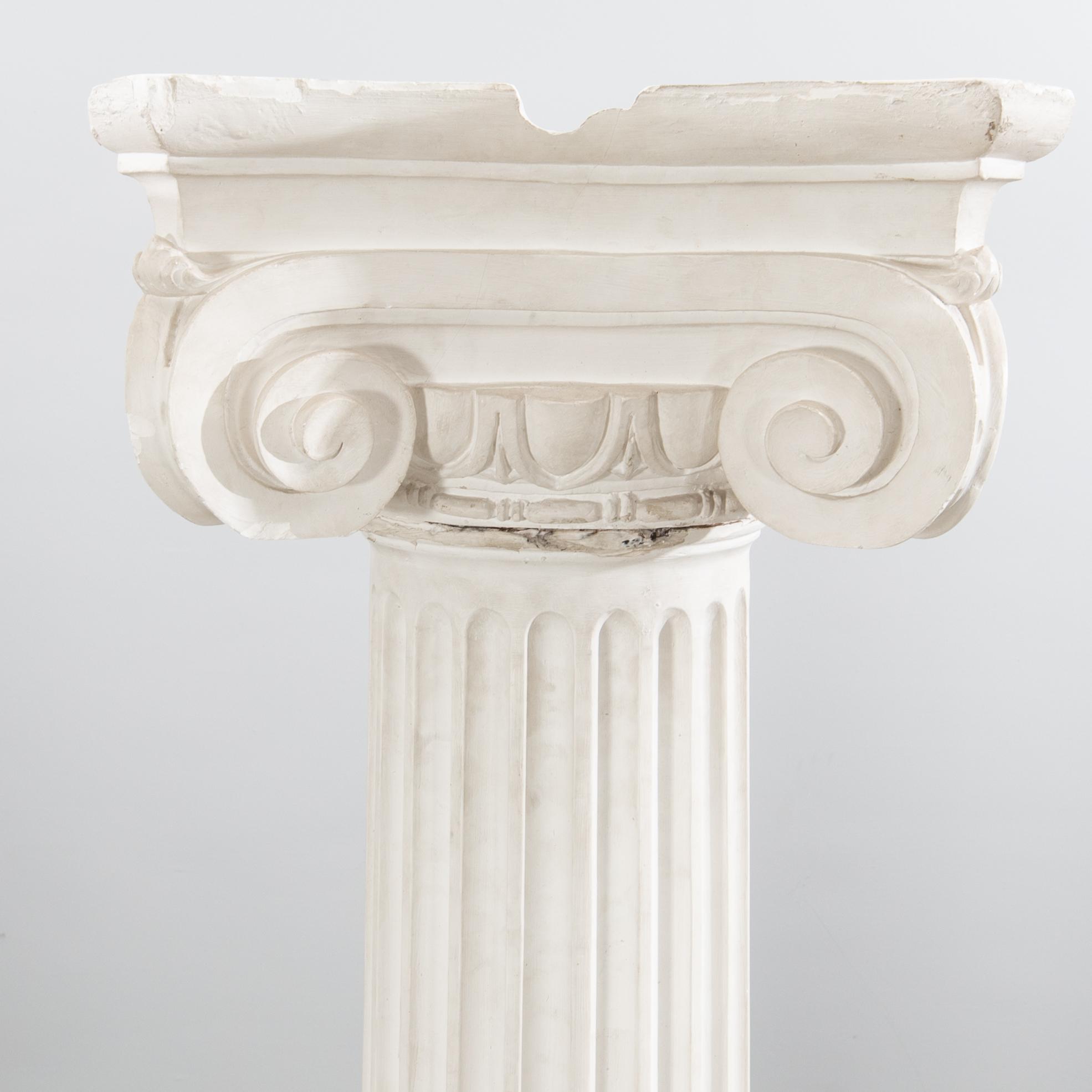 Columns a pair 20th century.