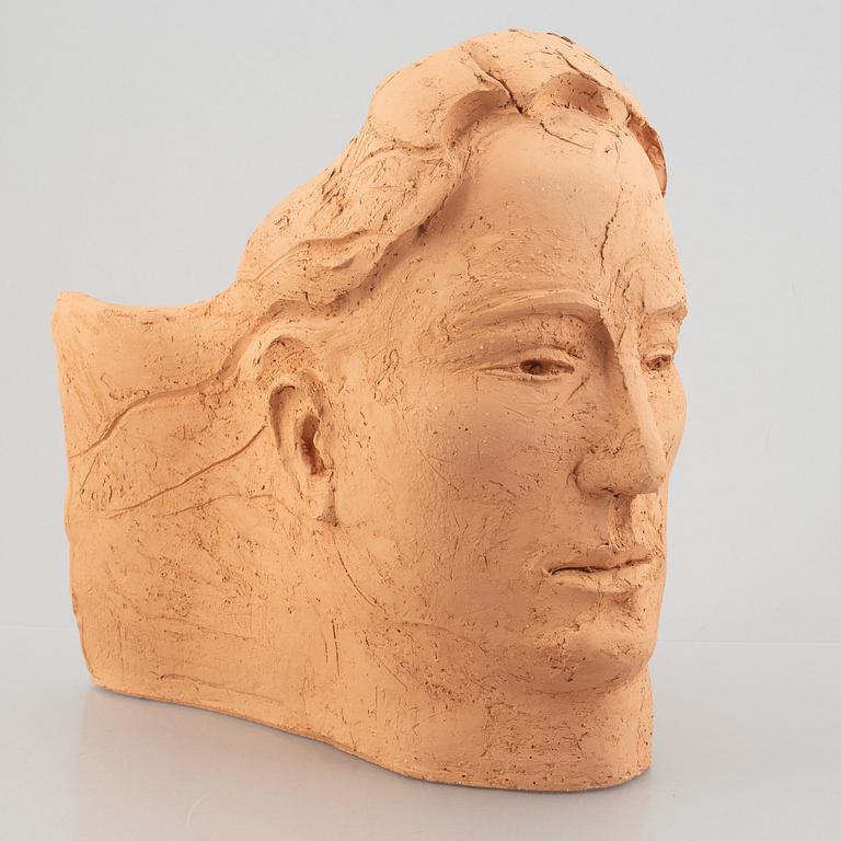 Hertha Hillfon, A head.