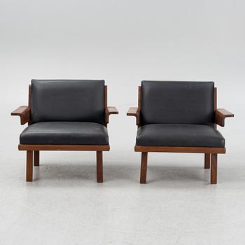 A pair of 1960's/70's armchairs.