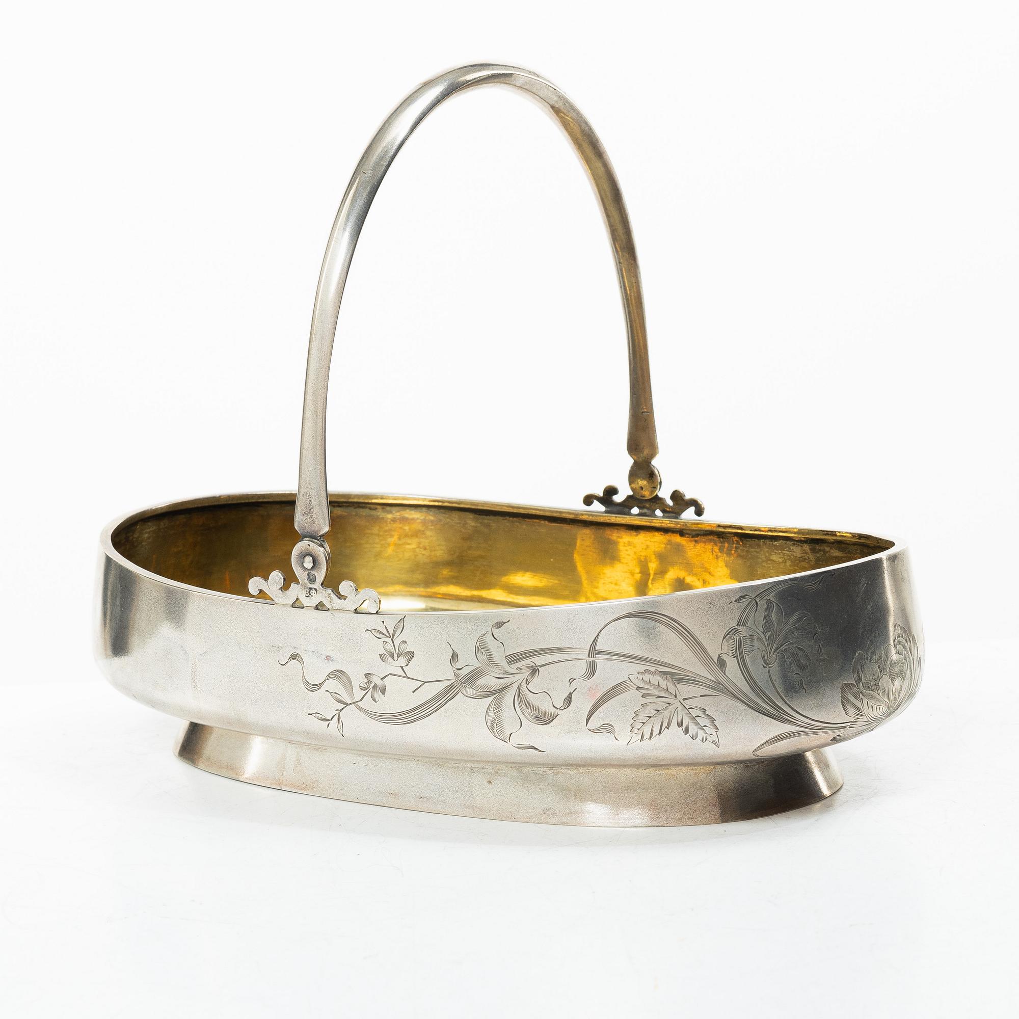 A Russian parcel gilt silver bread basket, mark of Victor Fink, Moscow, active 1897–1917.