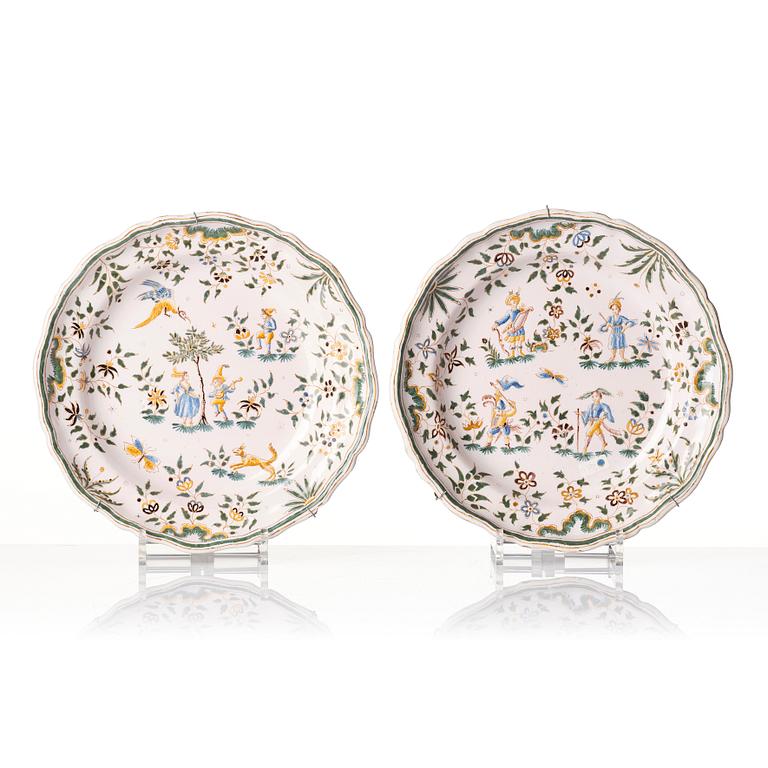 A pair of French faiance dishes, probably Moustiers, 18th/19th century.