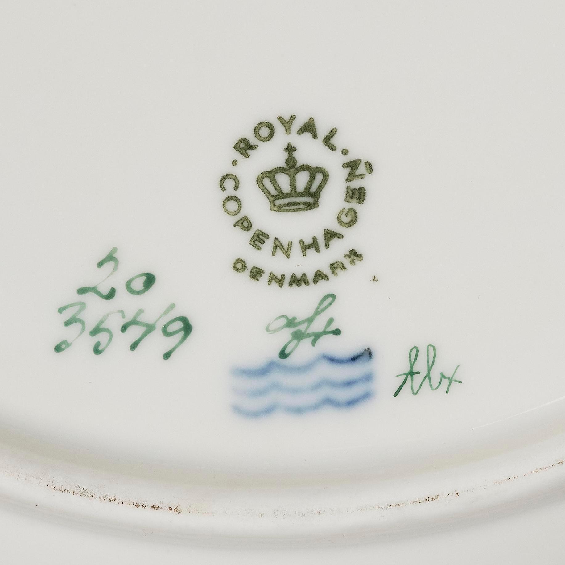 A set of 12 Royal Copenhagen 'Flora Danica' plates, Denmark, 20th century.
