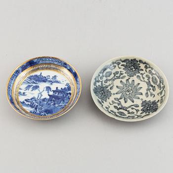 Eleven blue and white porcelain objects, Qing dynasty, 18th-19th century.