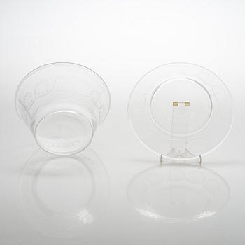 Simon Gate, an engraved glass bowl on a plate, 'Molnet' (The Cloud), signed of.G.100.25.S.