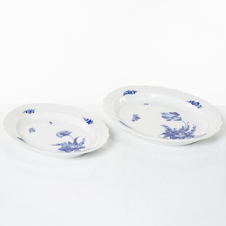 Royal Copenhagen, servisdelar, 67 delar, "Blå blomst", Danmark.
