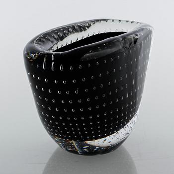 VICKE LINDSTRAND, vas, glas, Kosta, signerad.