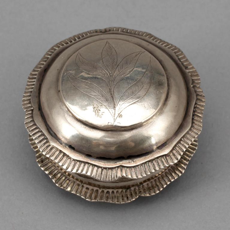 KYRKDOSA, silver, otydliga mästarstämplar, 1700/1800-tal.