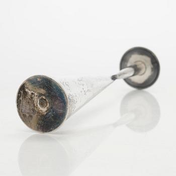 Tapio Wirkkala, kynttilänjalka, hopeaa, TW 189, Kultakeskus 1962.