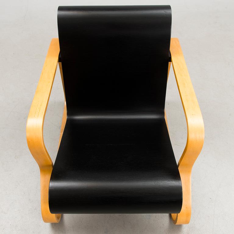 An armchair no 41, 'Paimio'.
