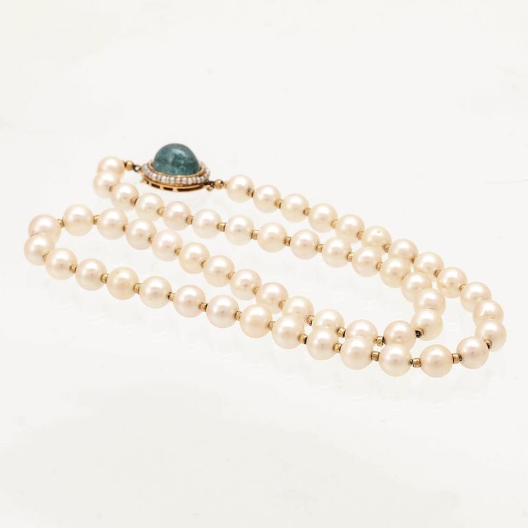 A necklace of cultured pearls, clasp of 18K gold, cabochon cut aquamarine and seed pearls, Atelier Ajour Stockholm 1963.