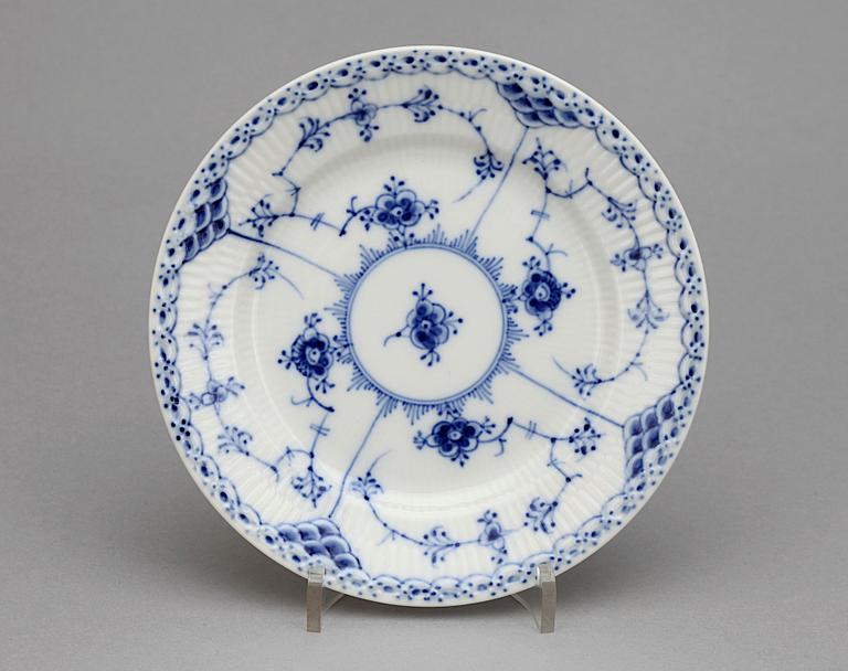 KAFFESERVIS, 34 delar, porslin,"Musselmalet", Royal Copenhagen, Danmark, 1900-tal.