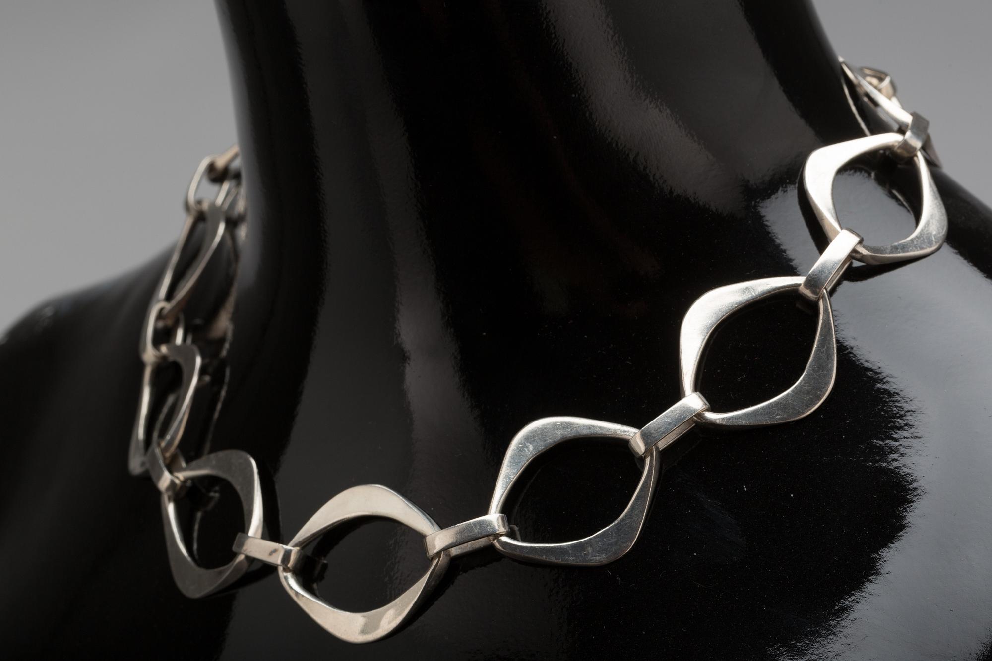 HALSLÄNK, 2 delar, sterlingsilver, Sven Erik Högberg, Göteborg, 1957. Vikt ca 120 g.