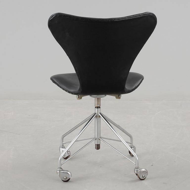 KONTORSSTOL, "Sjuan", Arne Jacobsen, Fritz Hansen, daterad 65. märkt undertill 1065.