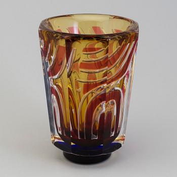JAN JOHANSSON, a glass vase from Orrefors Gallery dated -90.