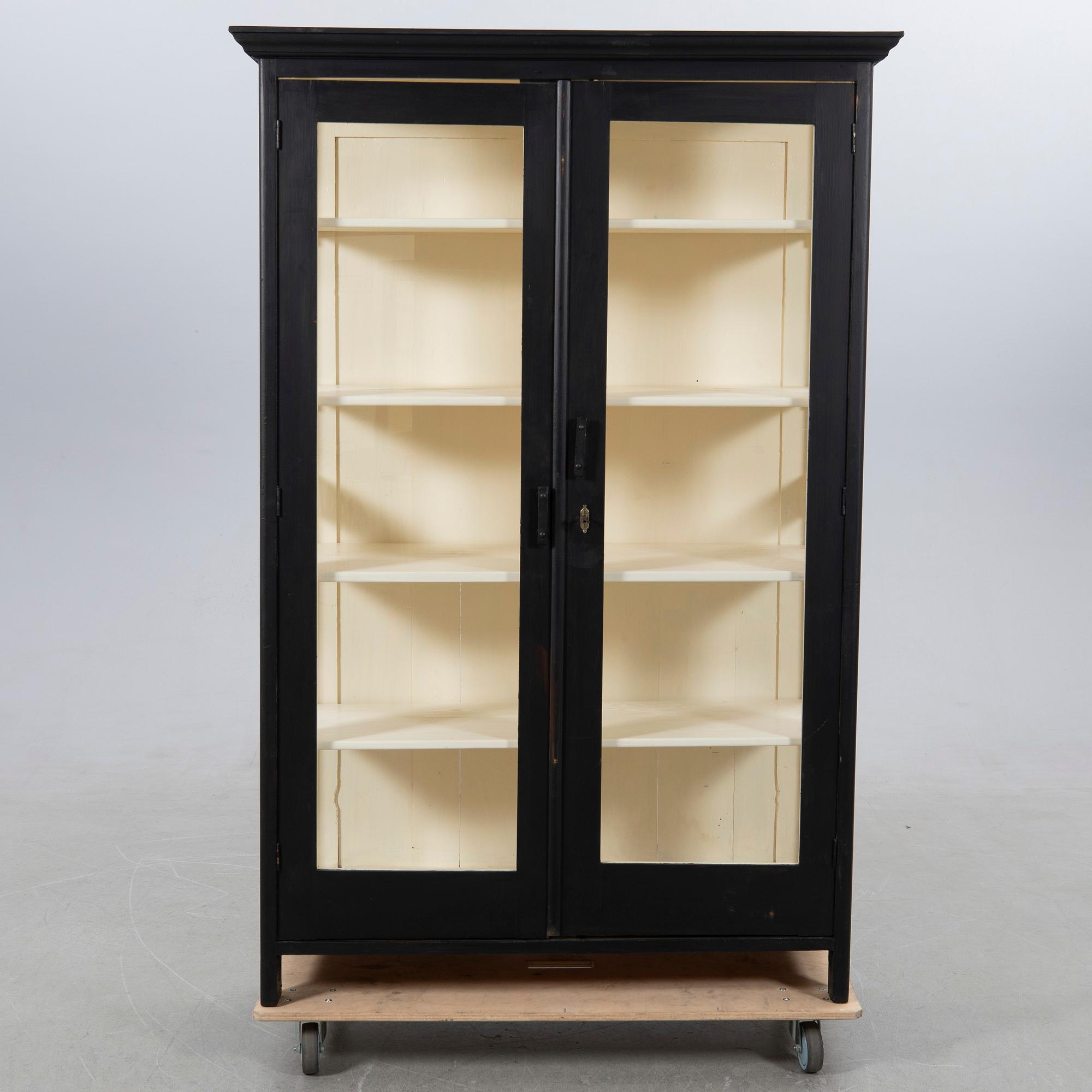 Vitrinskåp, 1900-tal.