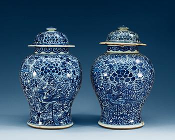 A set of two blue and white jars, Qing dynasty, Kangxi (1662-1722).