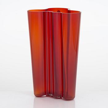 Alvar Aalto, A '201 ' vase, signed Iittala.
