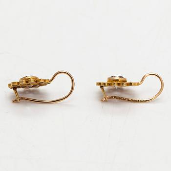 A pair of 14K gold filigree earrings,  synthetic stones. Westerback, Helsinki 1947.