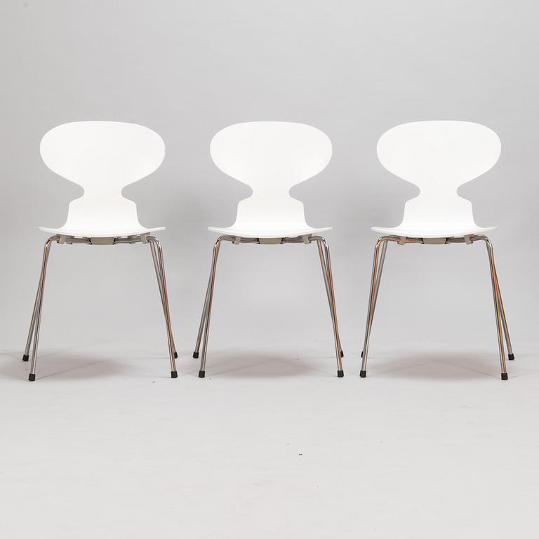 Arne Jacobsen, tuoleja, 3 kpl, "Myran",Fritz Hansen 2008.