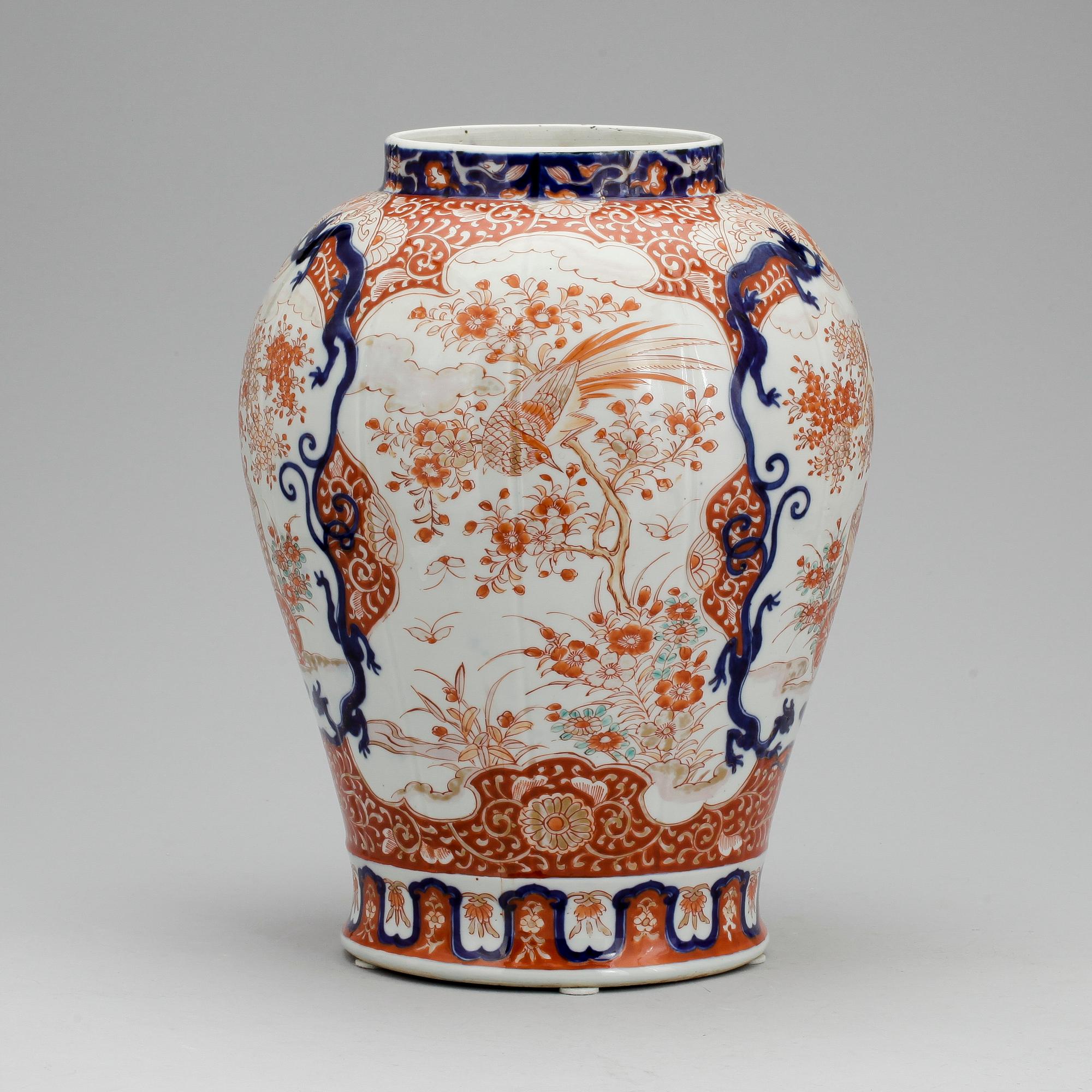 URNA, porslin, Japan, omkring 1900.