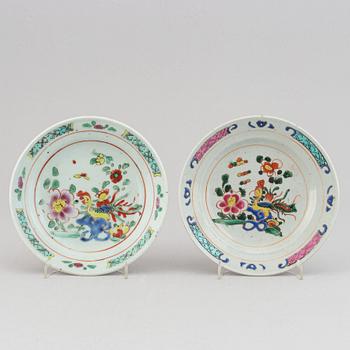 A group of five export porcelain dishes, Qing dynasty, 18-19th century.