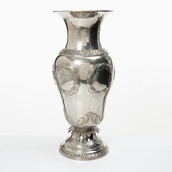 Lale Silverware & Co Ltd, a decorative vase, sterling silver, Istanbul, Turkey 20th century.