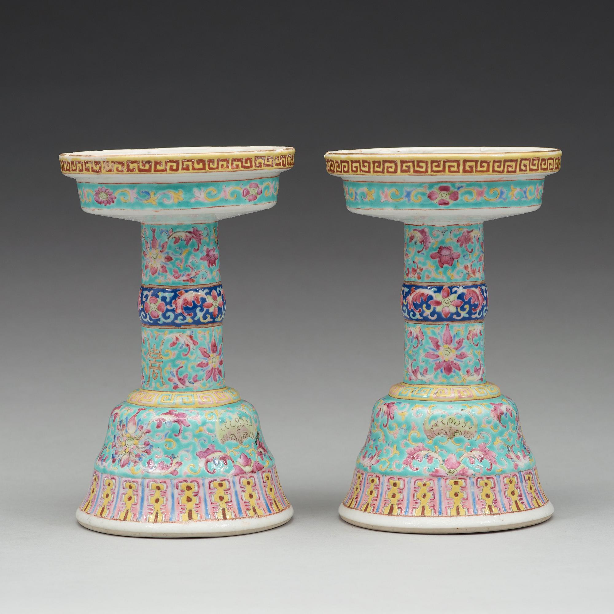A pair of famille rose altar-pieces, Qing dynasty (1644-1912).