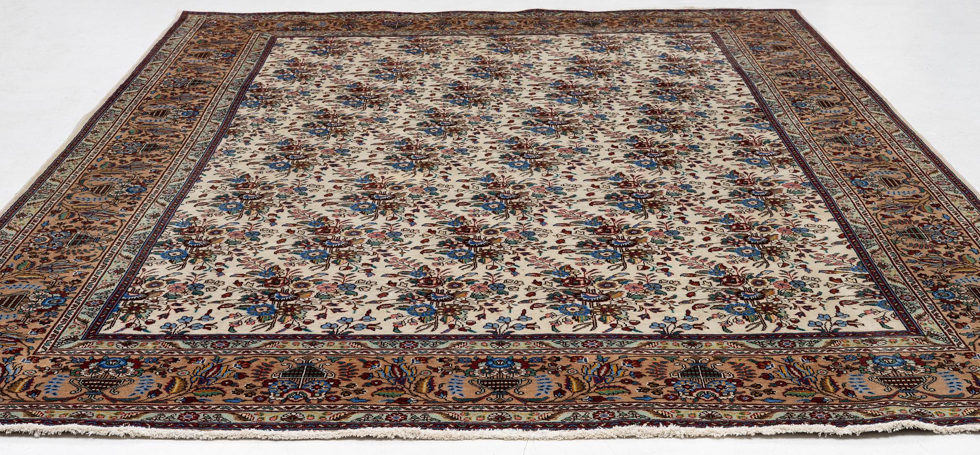 Matta, Täbriz, ca 390 x 292 cm.