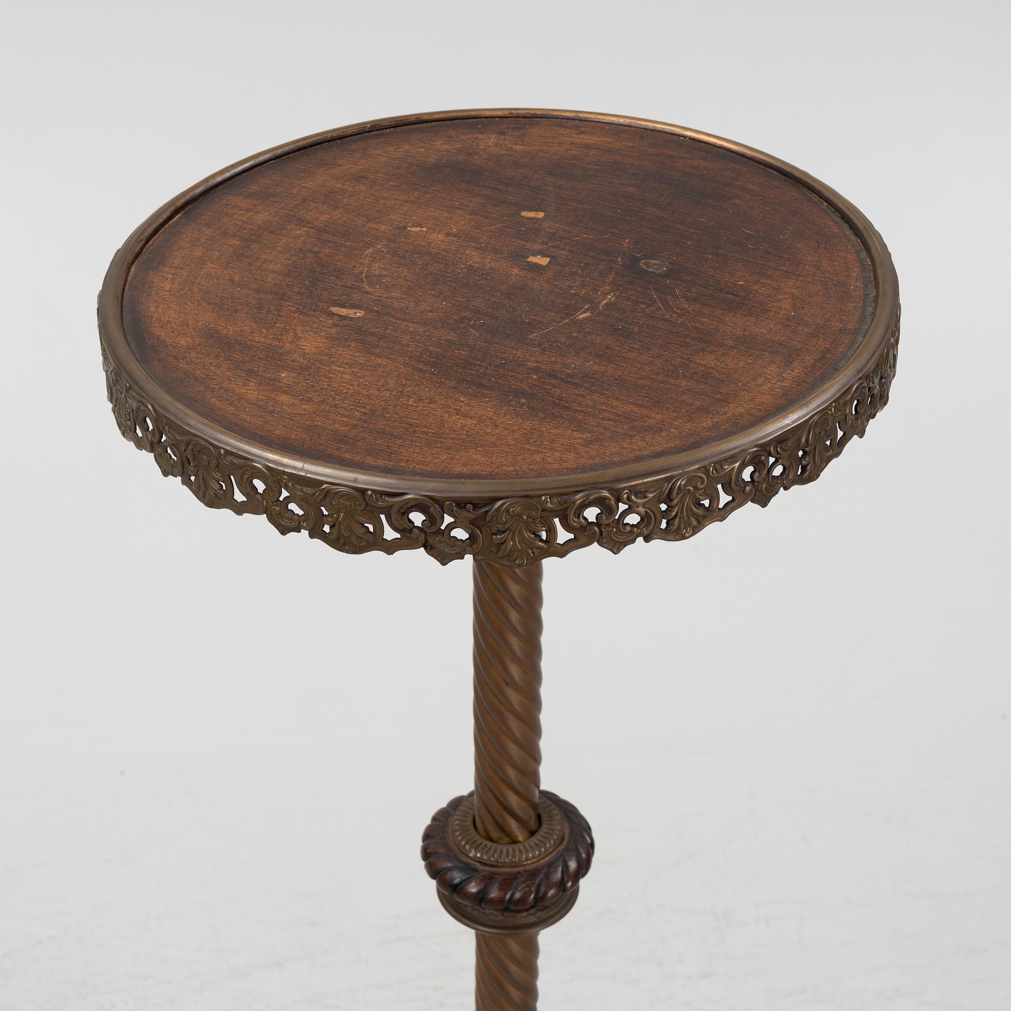 A gueridon, circa 1900.