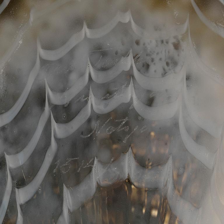 Oiva Toikka, a 'Labbe' glass bird, signed Oiva Toikka Nuutajärvi Notsjö 1514/3000.