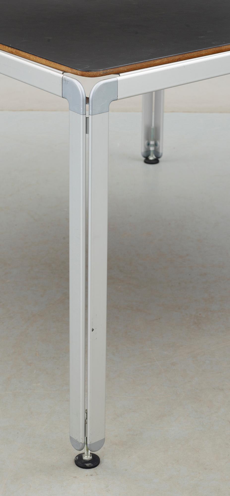 BORD, "AJ DJOB", Arne Jacobsen, formgivet 1971.