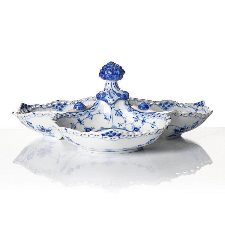 A Royal Copenhagen 'Musselmalet' / 'blue fluted full lace' cabaret dish, Denmark, 1966.