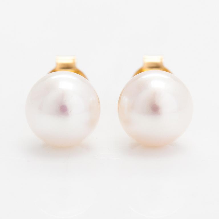 A pair of 18K gold eand cultured pearls earrings.