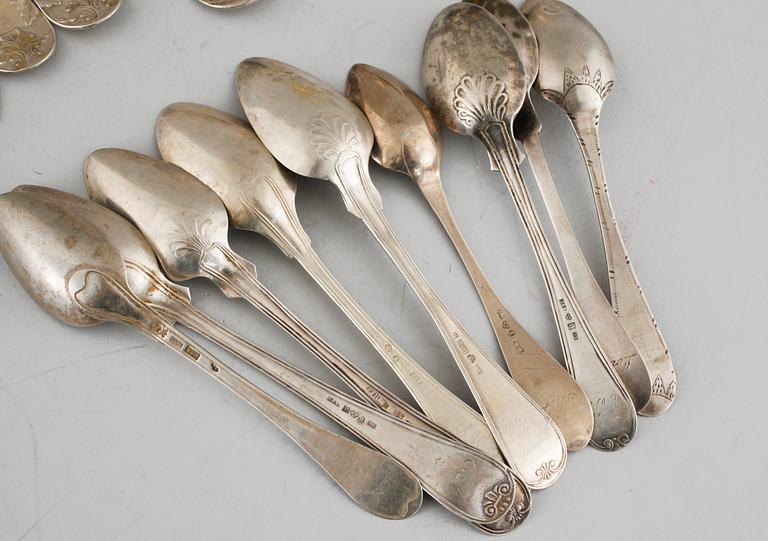 SKEDAR, 24 st, SAMT SOCKERSTRÖARE, 2 st, liknande delar av modell Gammal fransk, 1800-tal. Vikt 648 gram.