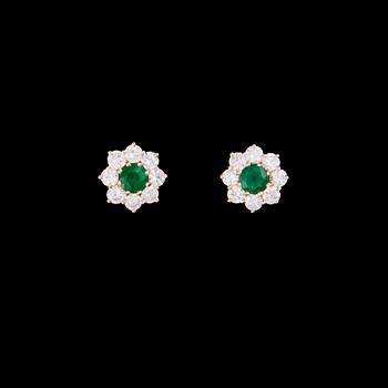 A PAIR OF EARRINGS.