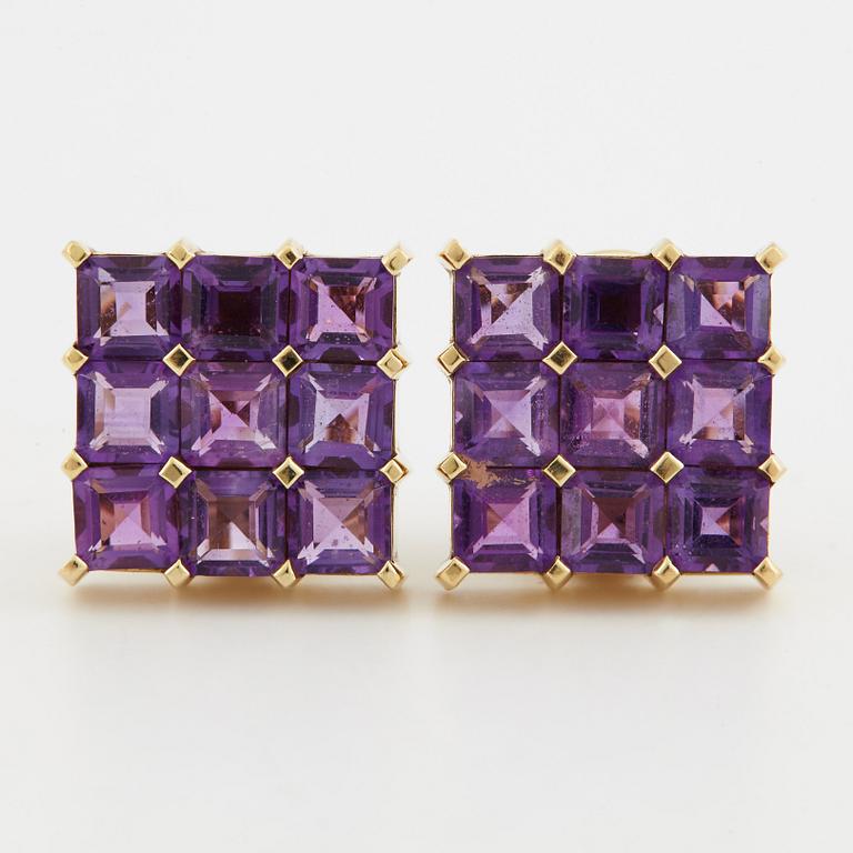 Breuning, a pair of earrings, a pendant and a ring.