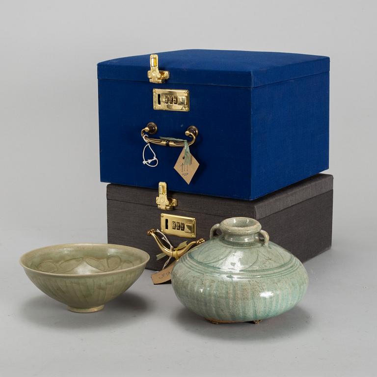 A celadon glazed vase and bowl, South East Asia, Sawankhalok, 16/17th Century.