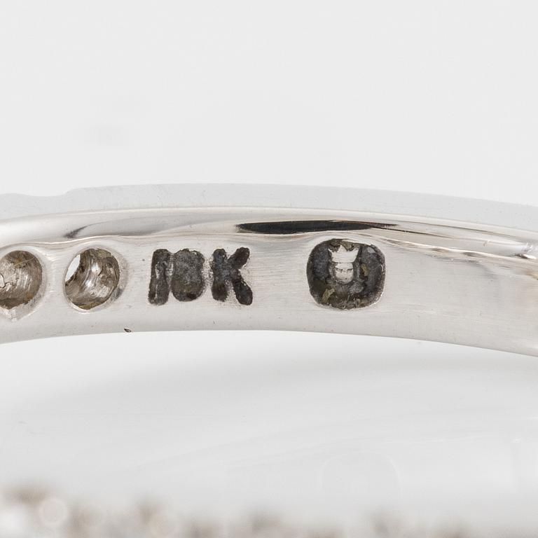 Ring, 18K vitguld med briljantslipad diamant.
