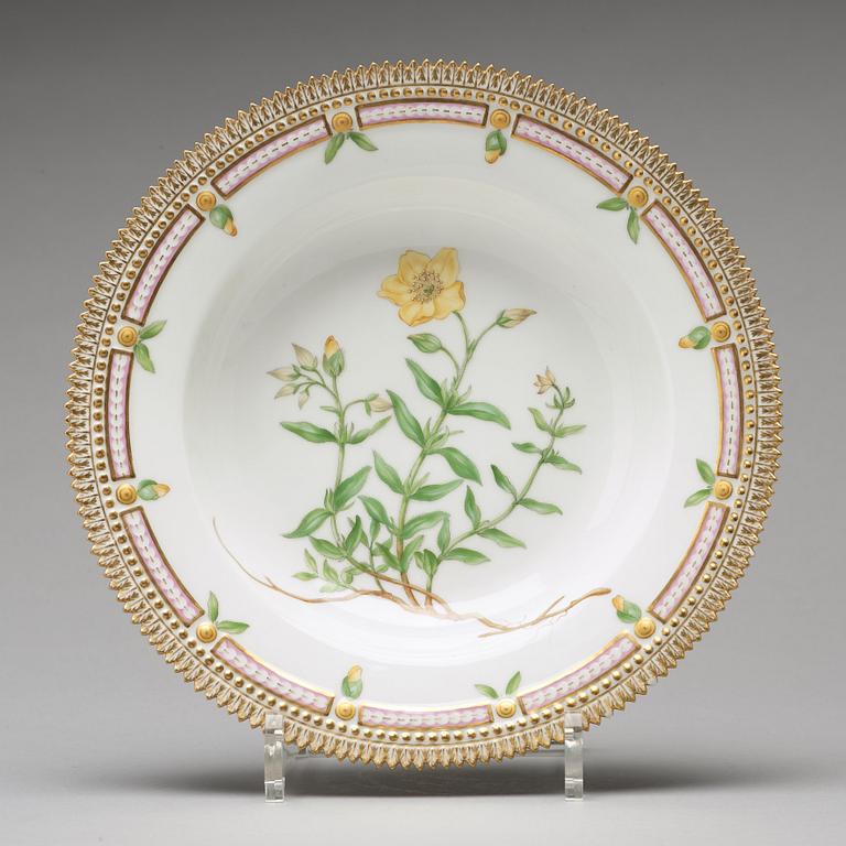 SOPPTALLRIKAR, sex stycken, porslin. "Flora Danica", Royal Copenhagen, Danmark, 1900-tal.