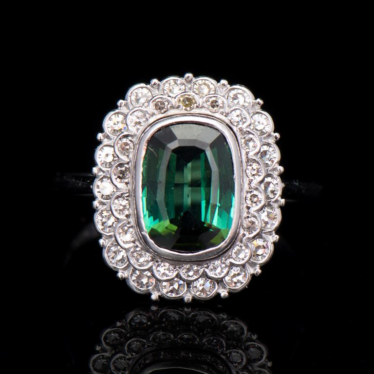 SORMUS, viistehiottu turmaliini, 8/8-hiotut timantit. A. Tillander, Helsinki 1975.